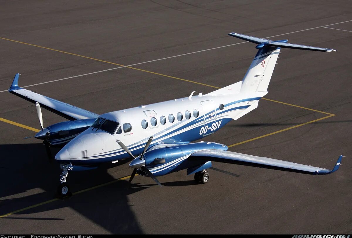 Аир б. King Air-350 b300. Бичкрафт Кинг Эйр 350i. Beech 300 super King Air 350i. Beechcraft 350 King Air (b300).