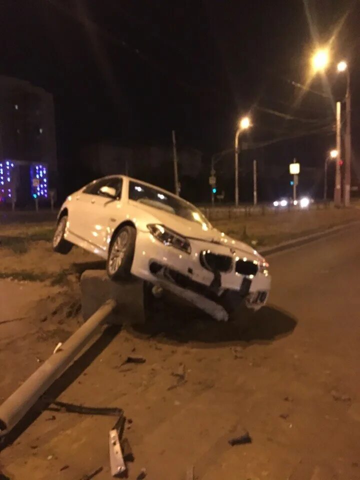 Чуть не попал в аварию. БМВ е60 разбитые Тюмень.