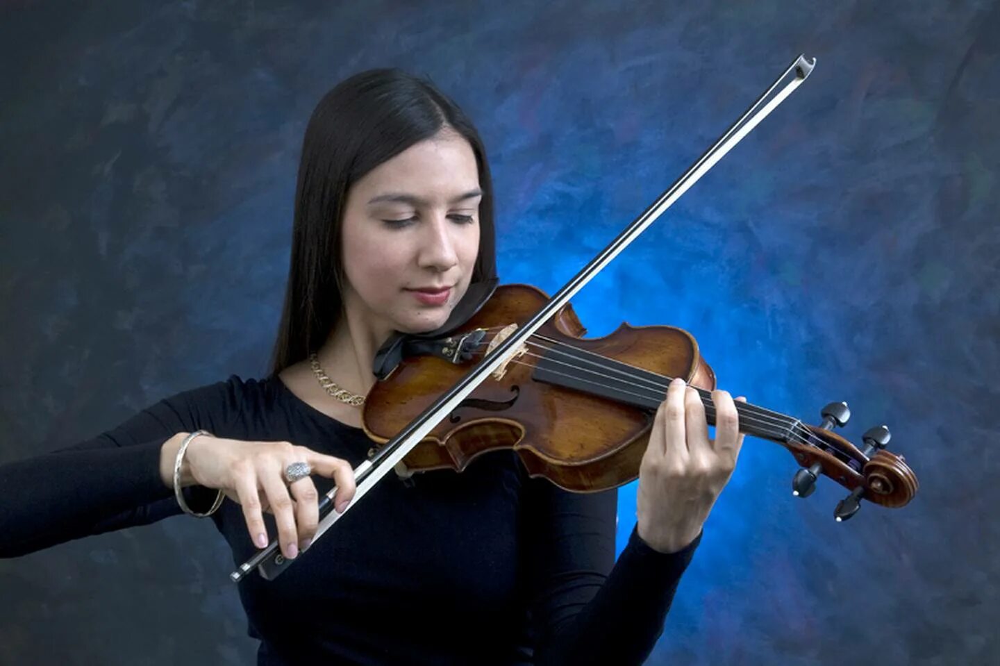 Курсы скрипки. Скриншот скрипка. Курсы по скрипке. Playing the Violin. Viola перевод песни