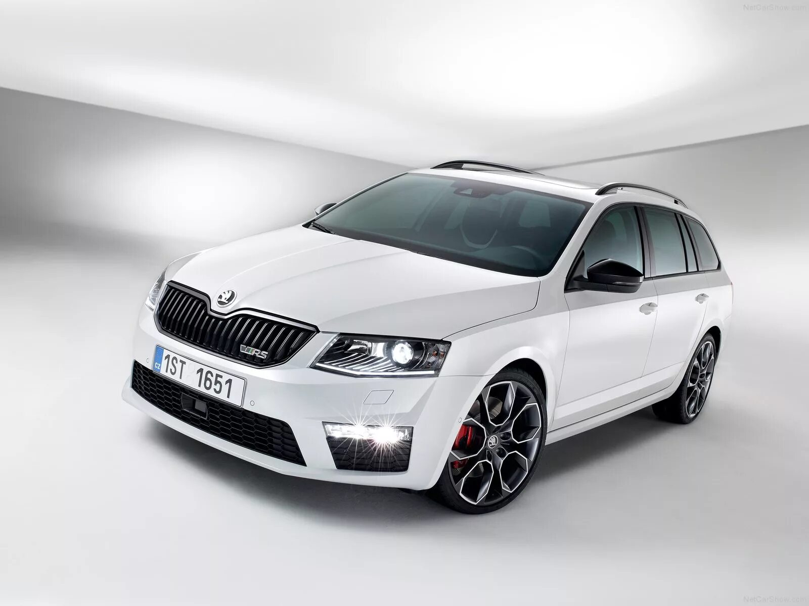 Skoda octavia auto. Skoda Octavia RS 2013. Skoda Octavia Combi RS. Skoda Octavia a5 RS Combi.