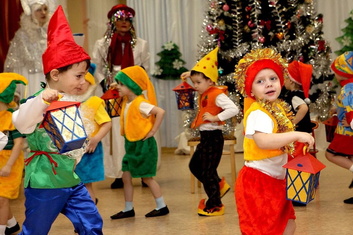 Костюмы на праздники детям