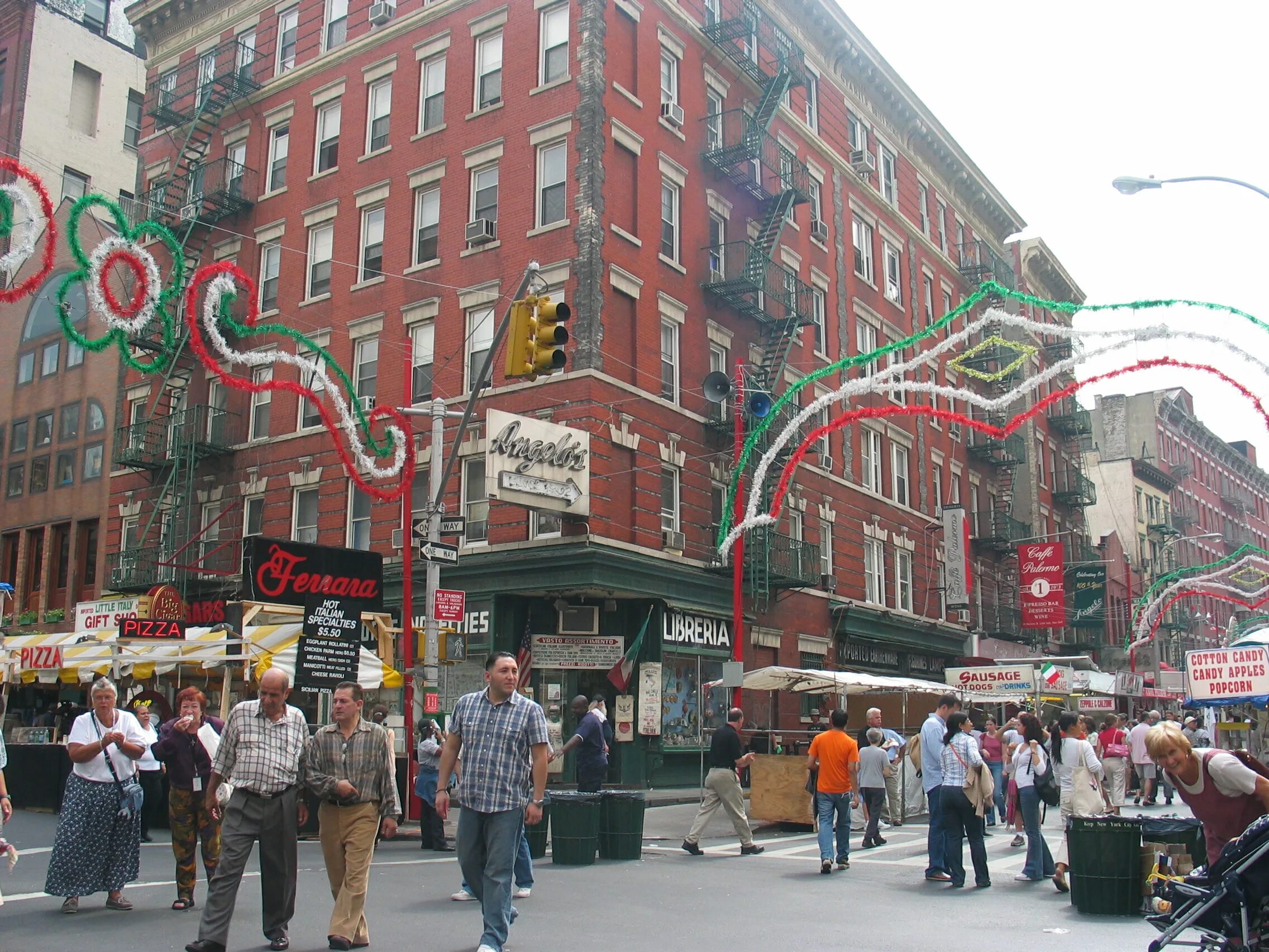 Литтл итали. Little italy садовая ул 5. Little italy садовая ул 5. Маленькая италия в америке. Little italy садовая ул 5.