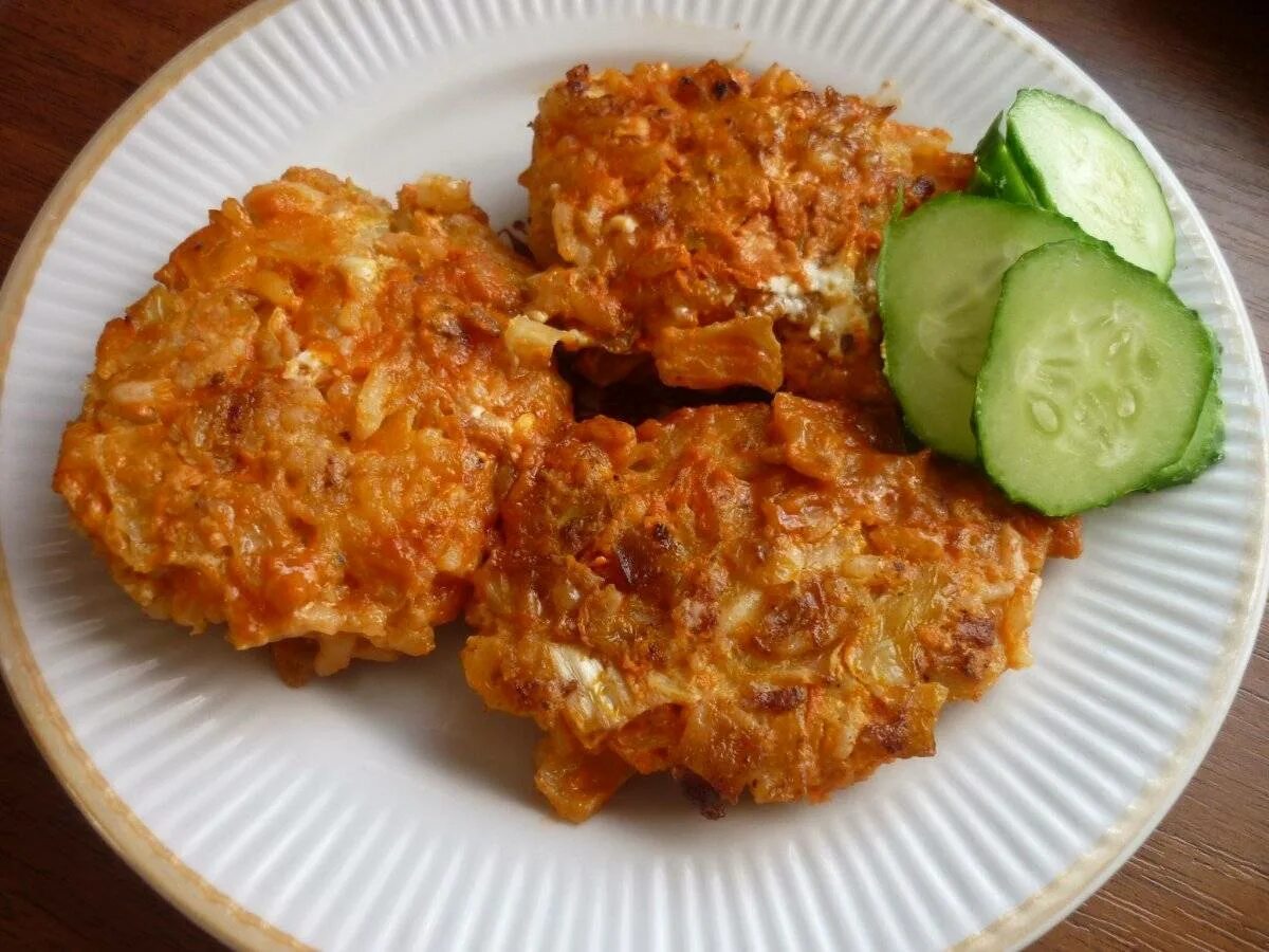 Ленивые голубцы. Ленивые голубцы в духовке. Ленивые голубцы с капустой. Ленивые голубцы с капустой рисом в духовке. Ленивые голубцы с соусом.