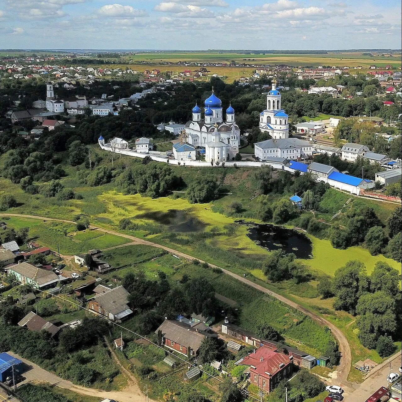 Почему во владимирской области. Свято Боголюбовский монастырь. Боголюбовский женский монастырь Владимирская область. Боголюбский монастырь (пос. Боголюбово). Ансамбль Боголюбовского монастыря.