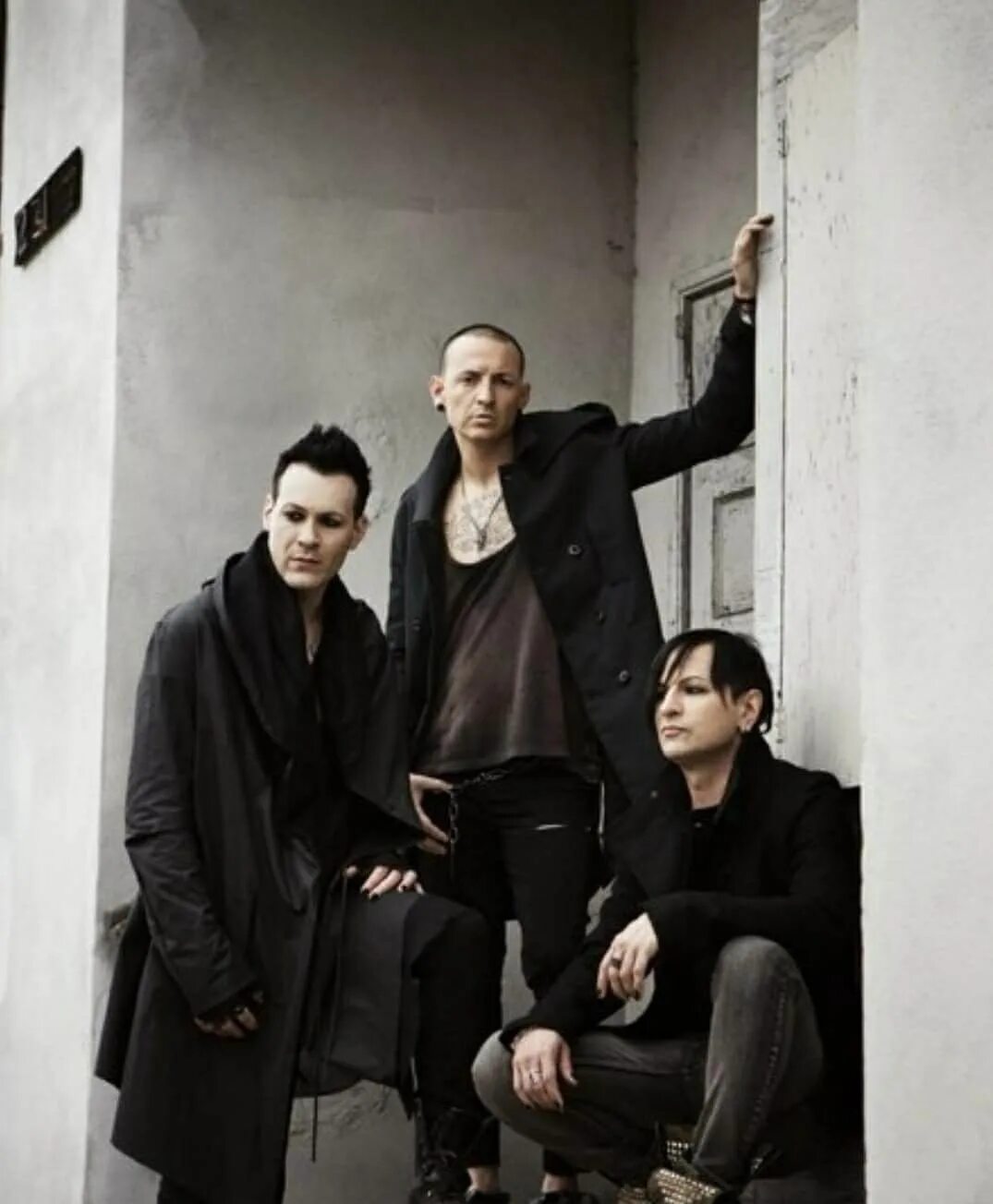 Группа dead by sunrise. Группа dead by sunrise. Dead by sunrise перевод. Dead by sunrise перевод. Группа dead by sunrise.