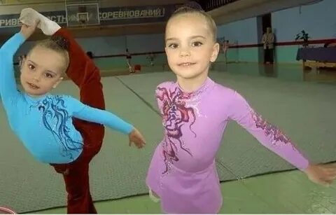 Сестра делала гимнастику