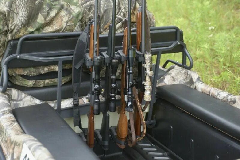 стойка для ружья из дерева. подставка для ружья на стену. стена с оружием. гризли 660 кронштейн для оружия. стать под ружье.