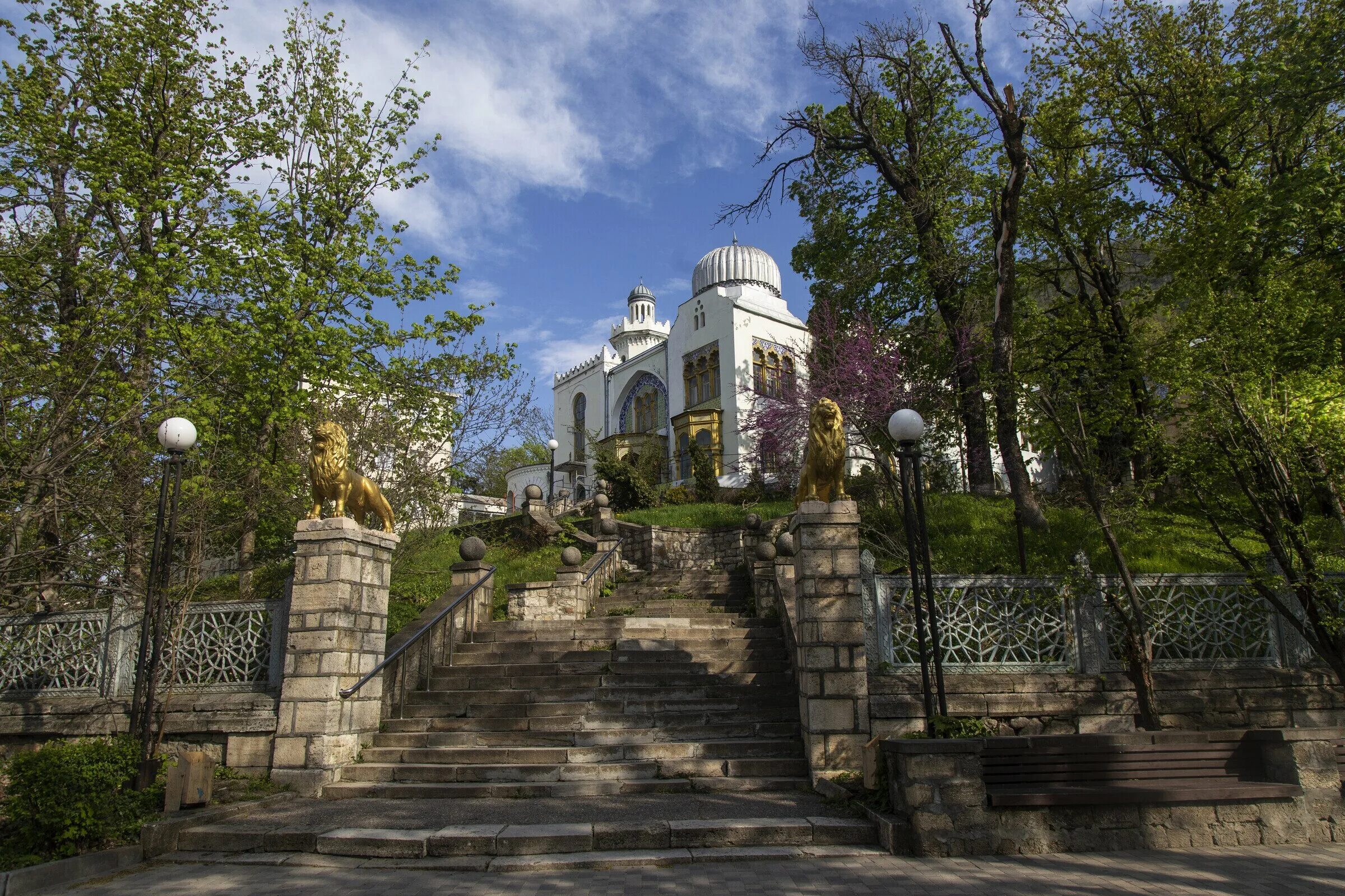 Памятники железноводска. Дворец Эмира Бухарского (Железноводск). Дворец Эмира Бухарского в Железноводском курортном парке.. Курортный парк Железноводск. Пушкинская галерея Железноводск.