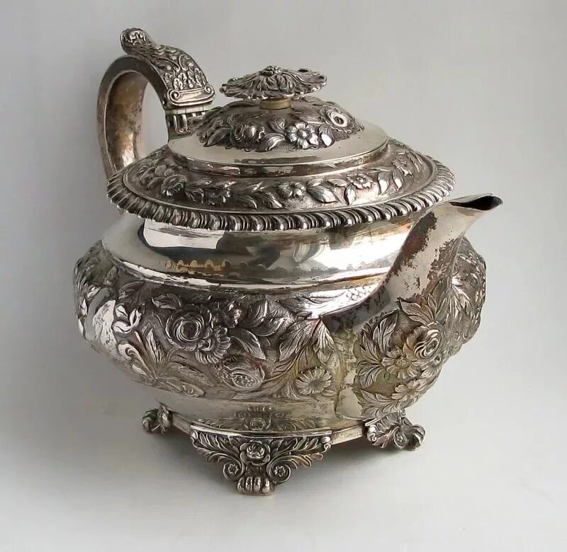 Старый металл купить. Курительница 19 век серебро. Серебряная посуда антиквариат. Старинное столовое серебро. Антикварные изделия из серебра.