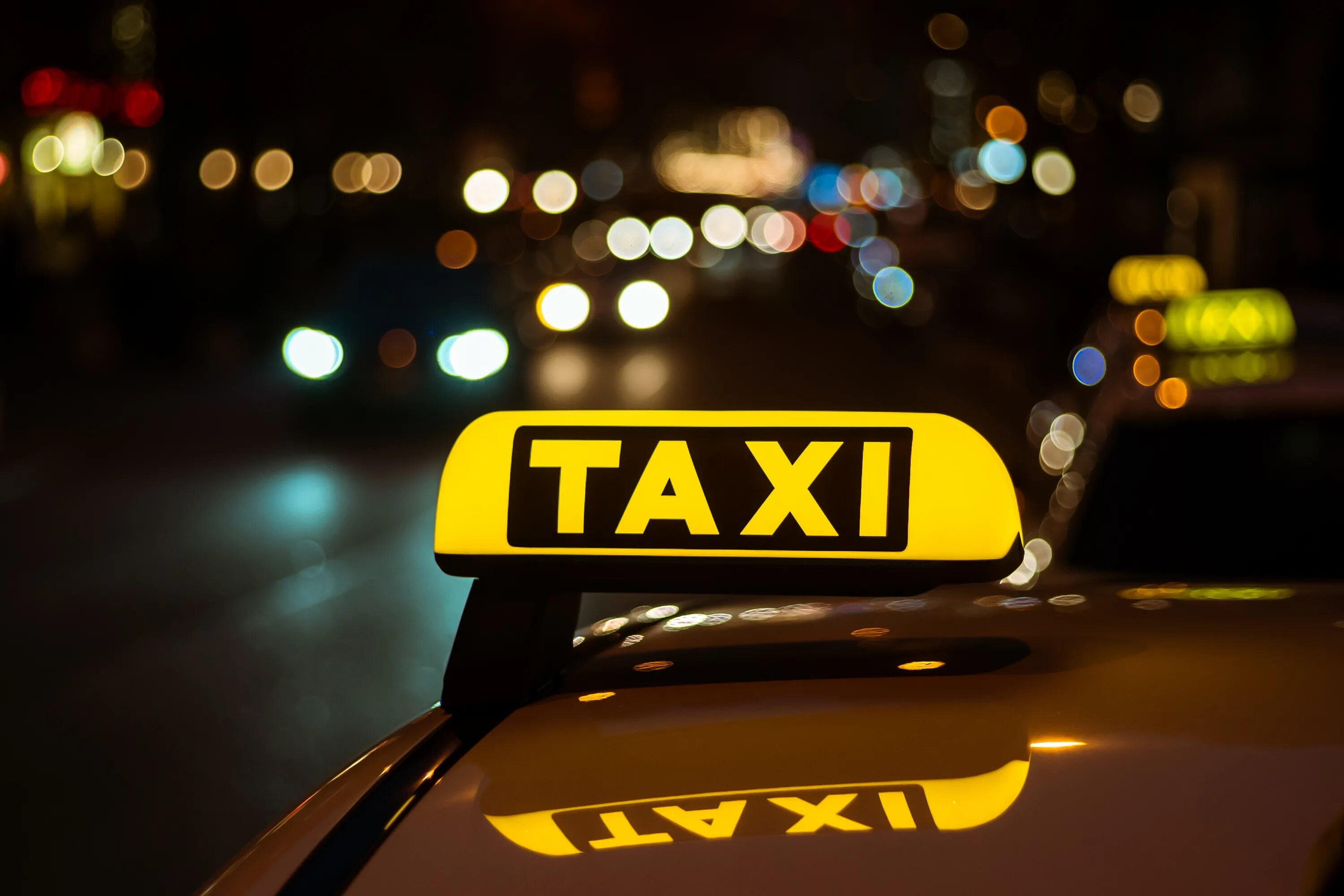 Такси колл. Машина "такси". Такси фото. Ночное такси. Такси ночью.