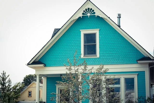 Turquoise House in Whittier Historic District Exterior house colors, House of tu