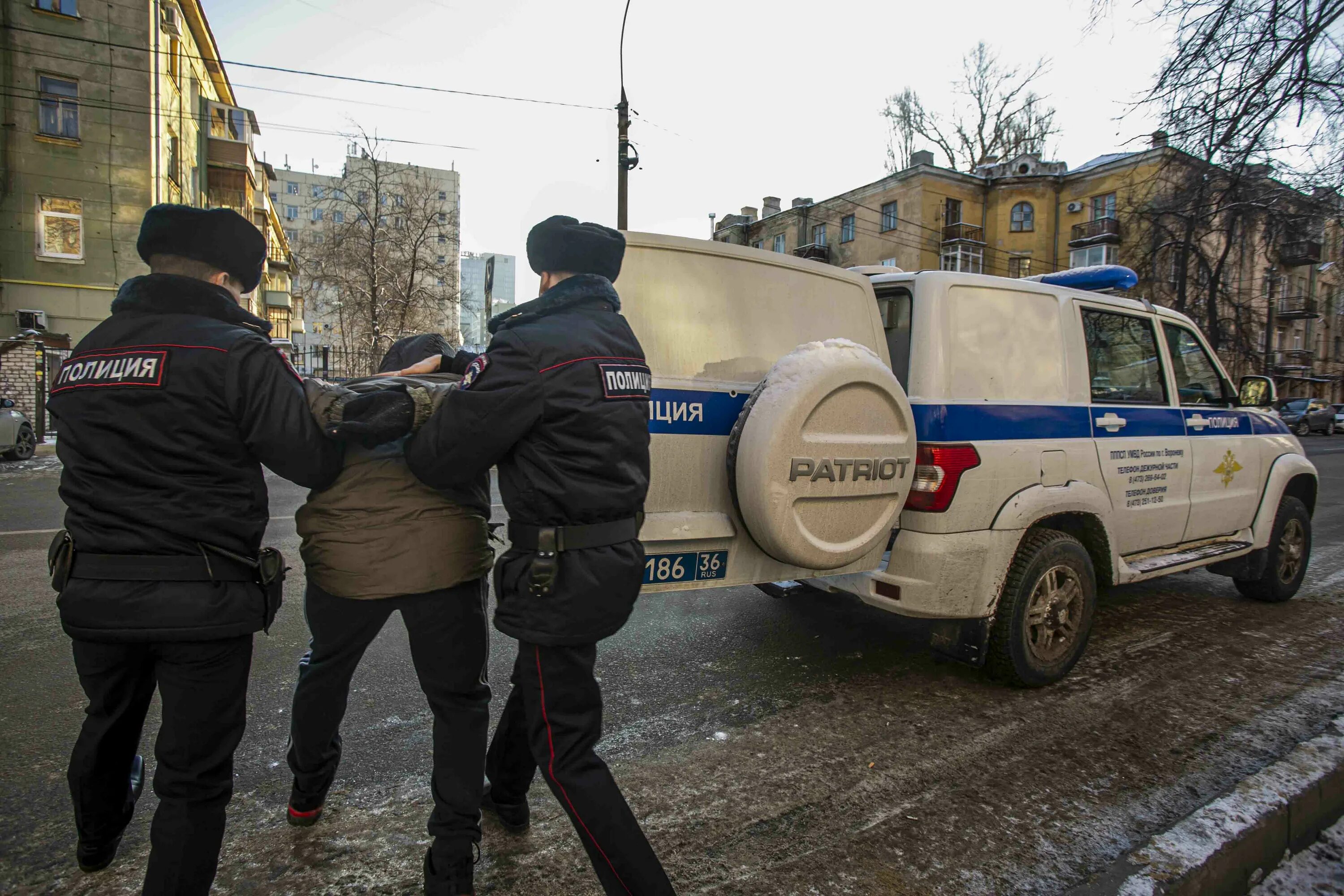 Нападение на отдел полиции в лисках. Новости воронеж атака сегодня. Захват предприятия на машинах. Нападение на полицейский участок. Новости воронеж атака сегодня.