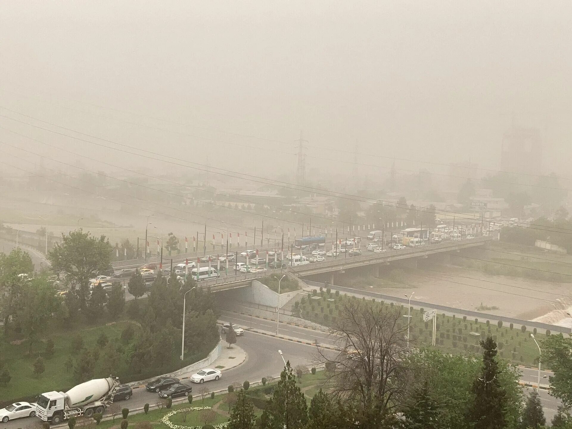 Погода в душанбе в марте 2024. Песчаная буря в Душанбе. Душанбе климат. Душанбе сел 2023. Пыльные бури в Таджикистане.