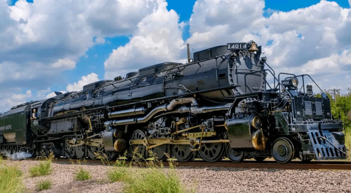 Union pacific big boy 4014. Паровозы. Самый мощный паровоз. Самый мощный паровоз в мире. Мощный паровоз.