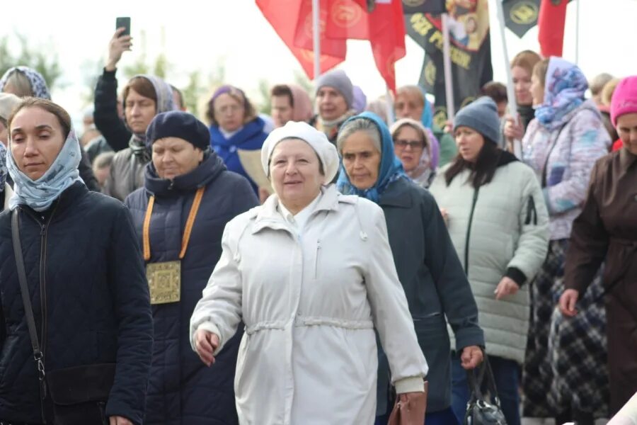 14 октября 2021. Покров Пресвятой Богородицы в Энгельсе крестный ход. Крестный ход в Энгельсе 2022 на Покров. Крестный ход в Энгельсе 2022. Крестный ход Энгельс 14.10.2022.