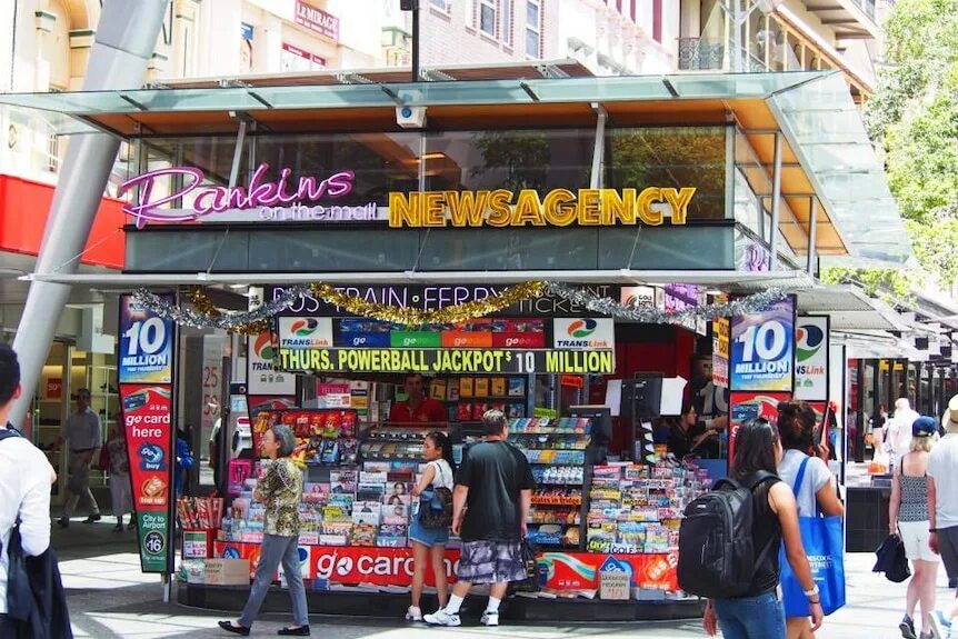 Newsagent's shop. Newsagent's картинка. Queen Street Mall, Brisbane. Newsagent примеры. Newsagents перевод