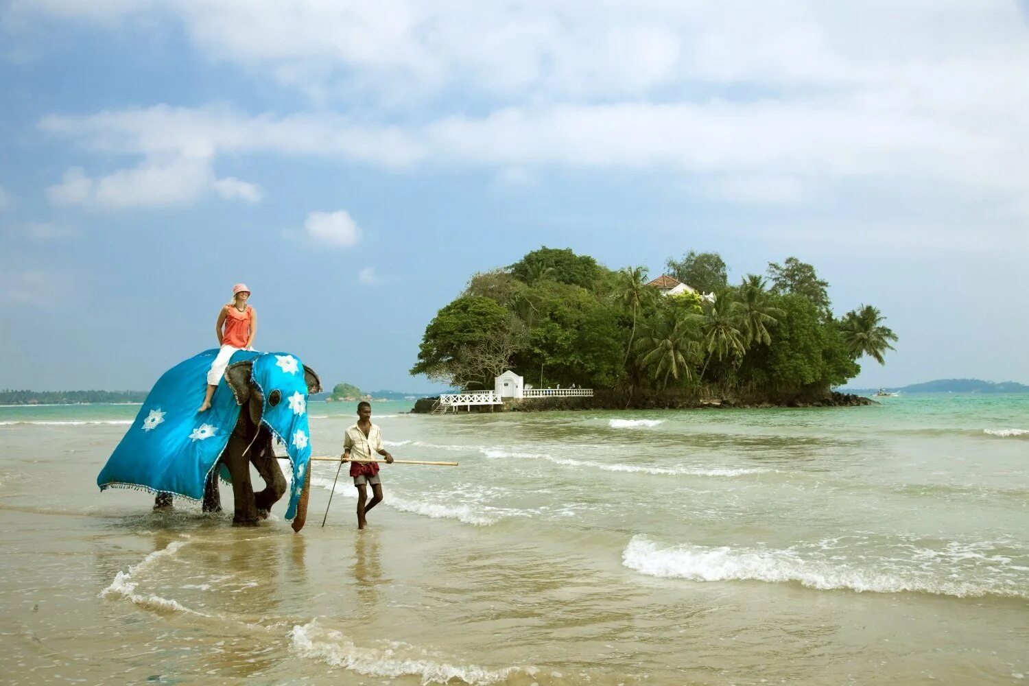 Когда лететь на шри ланку. Taprobane Island Шри Ланка. Остров Шри-Ланка в индийском океане. Шри Ланка туристы. Шри Ланка туристическая.