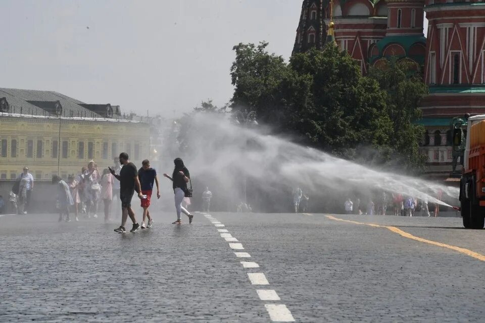 Жара 2021 москва. Аномальная жара в москве 2022. Жара в москве. Жары больше не будет в москве. Жары больше не будет в москве.