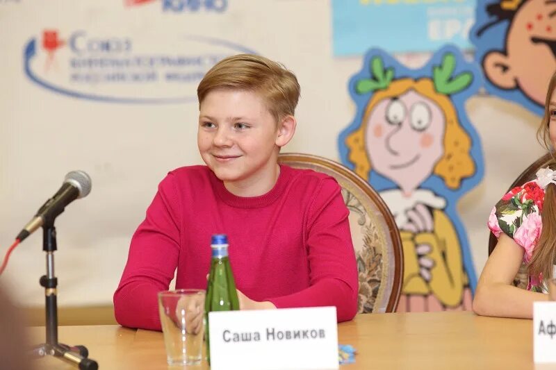 Фиксики дим димыч озвучивает. Саша новиков актер ералаша. Яков васильев озвучивает нолика. Кто озвучивал димыча из фиксиков. Ярослав который озвучивает дим димыча.