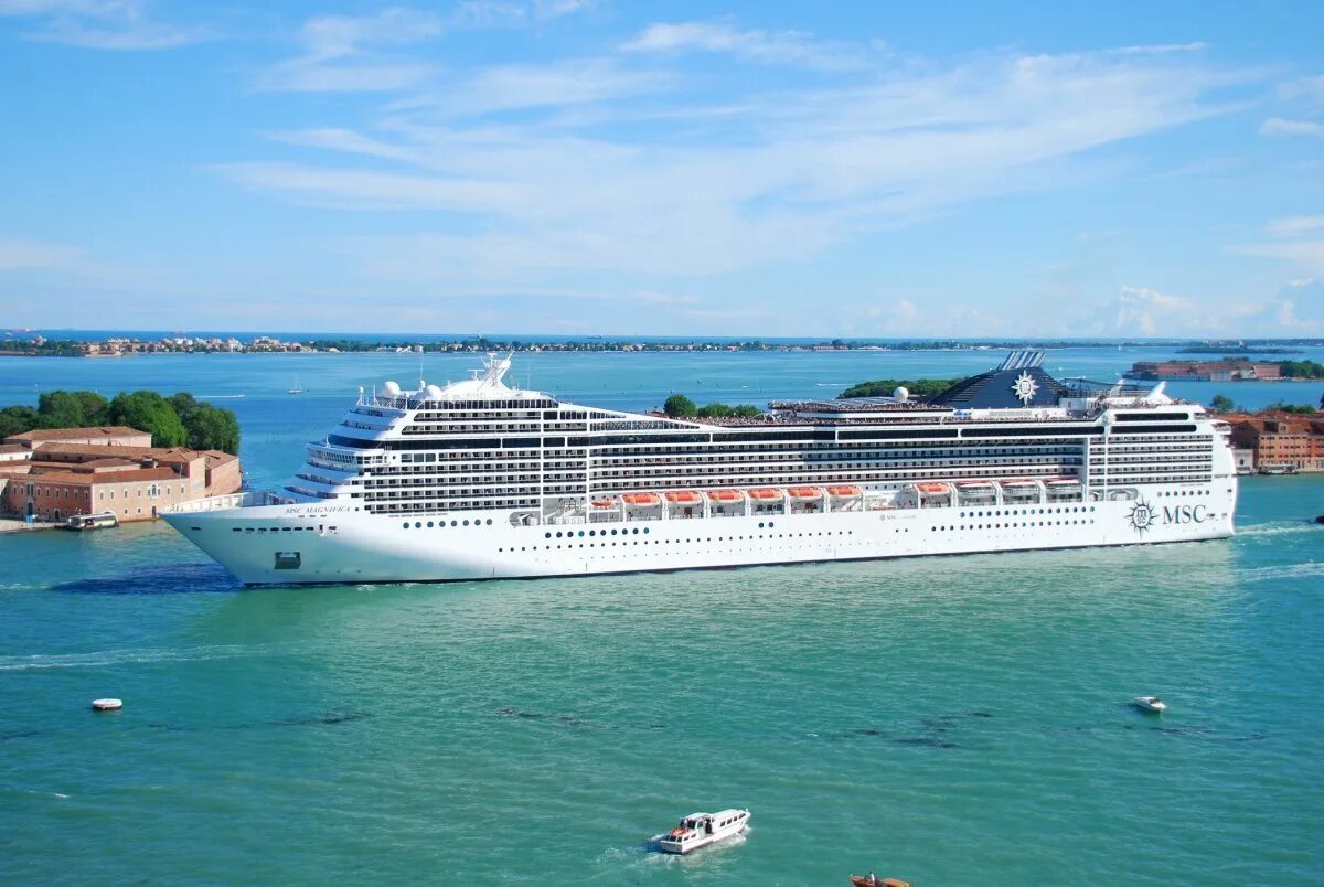 Круиз турне путешествие 4 буквы. Лайнер: msc bellissima 5* - msc cruises. Морские лайнеры круизные. Круиз на лайнере silja line finlandia. Msc musica солнечное средиземноморье.