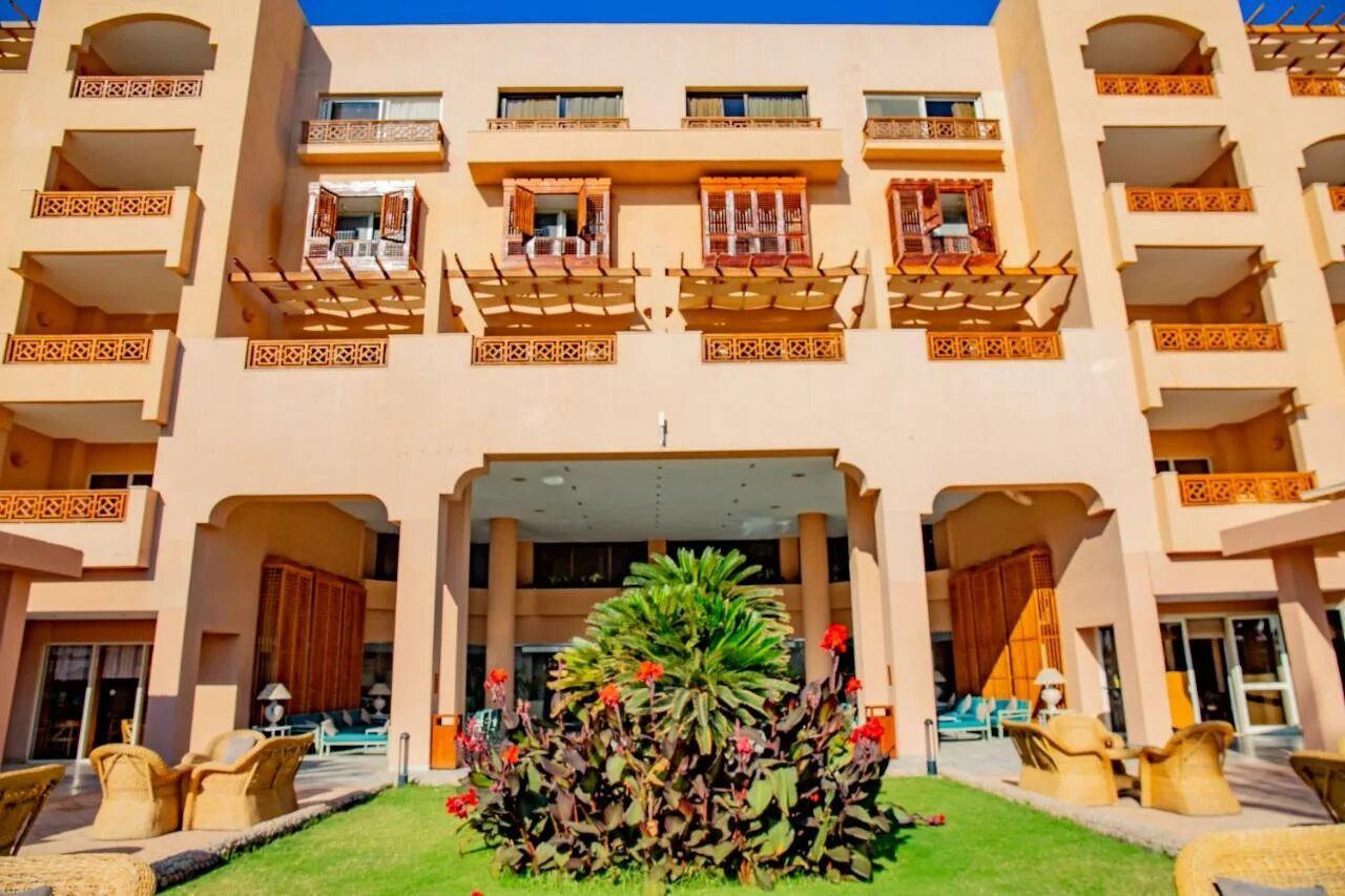 Continental hurghada. Континенталь отель Хургада 5. Continental Hotel Hurghada 5 Хургада. Continental Hurghada Resort (ex. Movenpick). Movenpick Resort 5 Хургада.