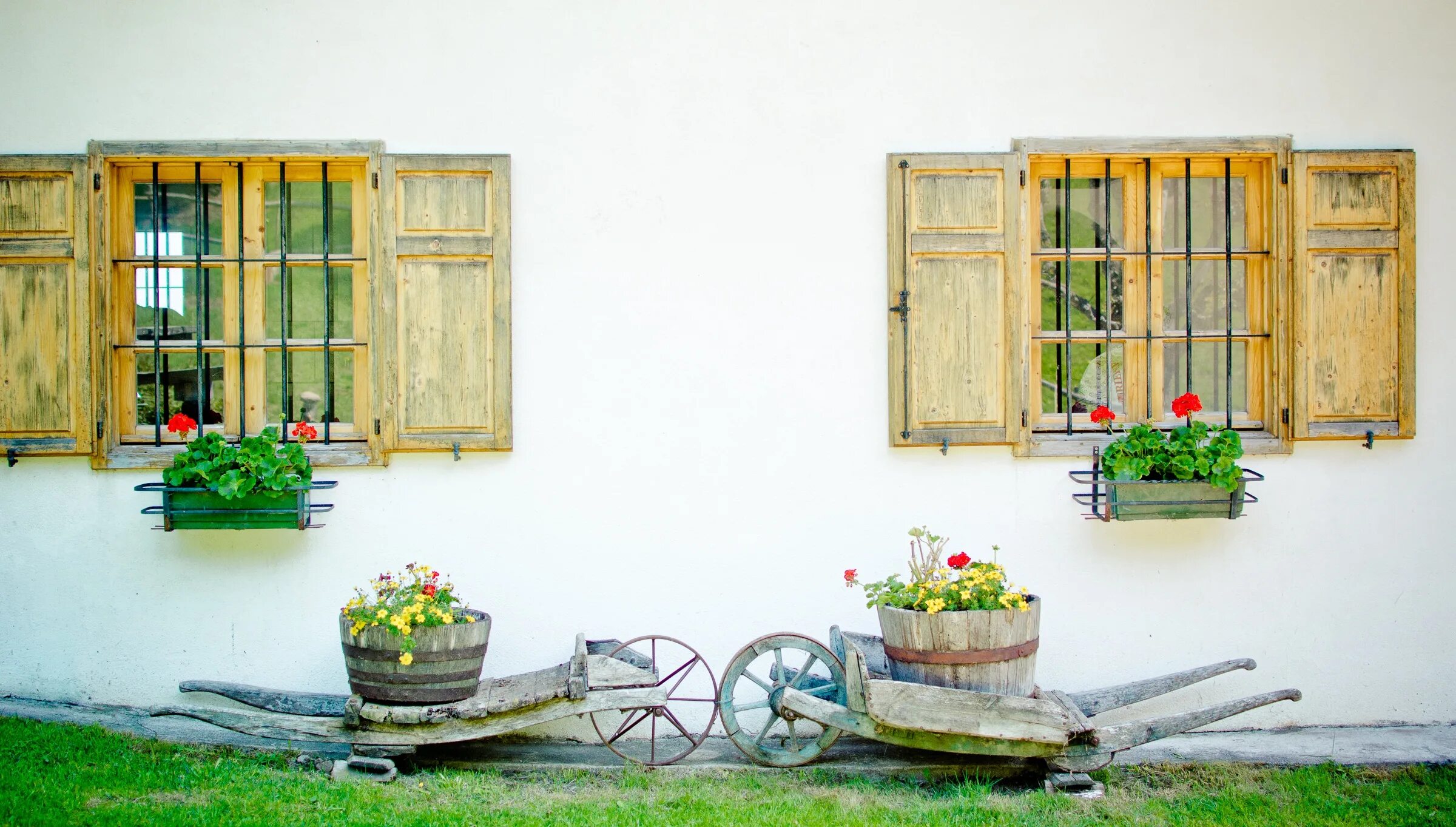 Входная дверь в дом в скандинавском стиле. Door summer. Красивые двери. Door summer. Door summer.