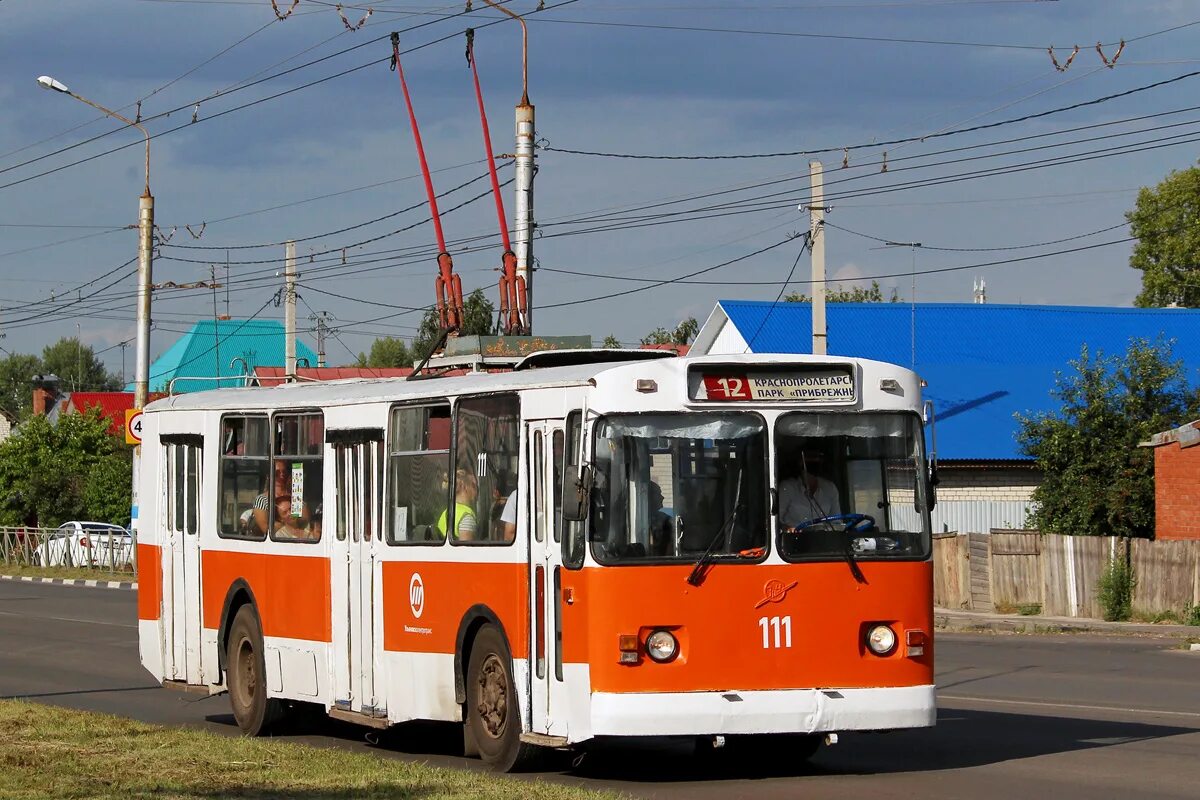 Троллейбус 15 ульяновск. Троллейбус ЗИУ 682. ЗИУ-682-г13. ЗИУ-9 троллейбус. ЗИУ 682в колеса.