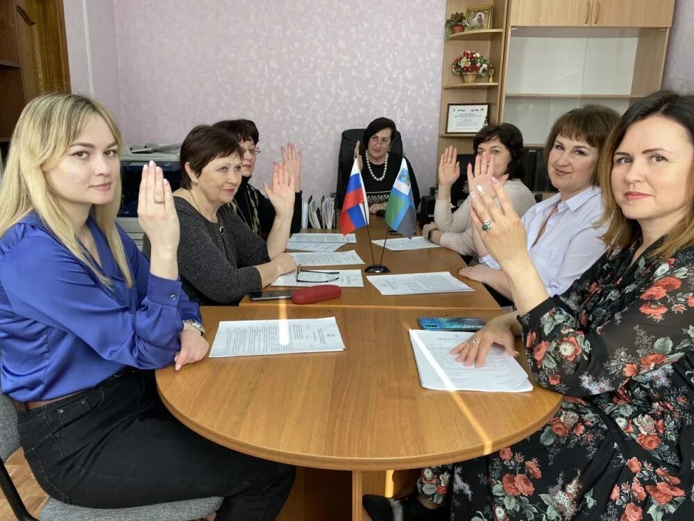 Членами комиссий с правом решающего голоса не могут быть:. 30 уик. Институт экономики ранхигс. 30 уик. 30 уик.