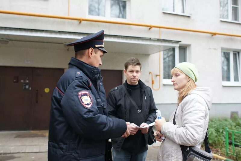 Участковый метод. Участкового уполномоченного полиции. Сотрудник полиции с гражданами. Участковые уполномоченные полиции. Участковый уполномоченный полиции.