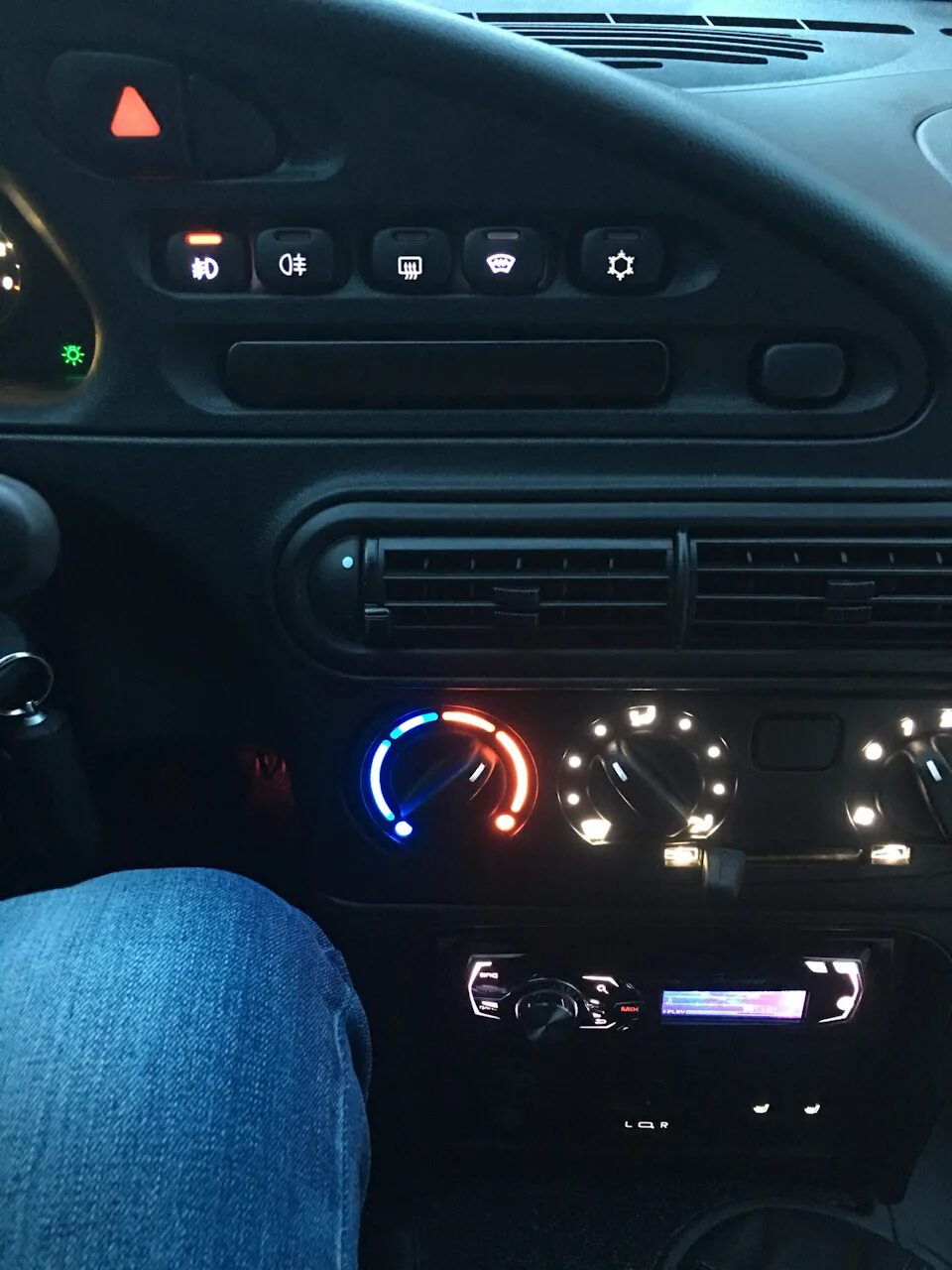 Диодные лампочки в панель приборов нива шевроле. Подсветка печки нива шевроле. Подсветка приборки нива шевроле. Панель нива шевроле подсветка. Подсветка приборки нива шевроле.