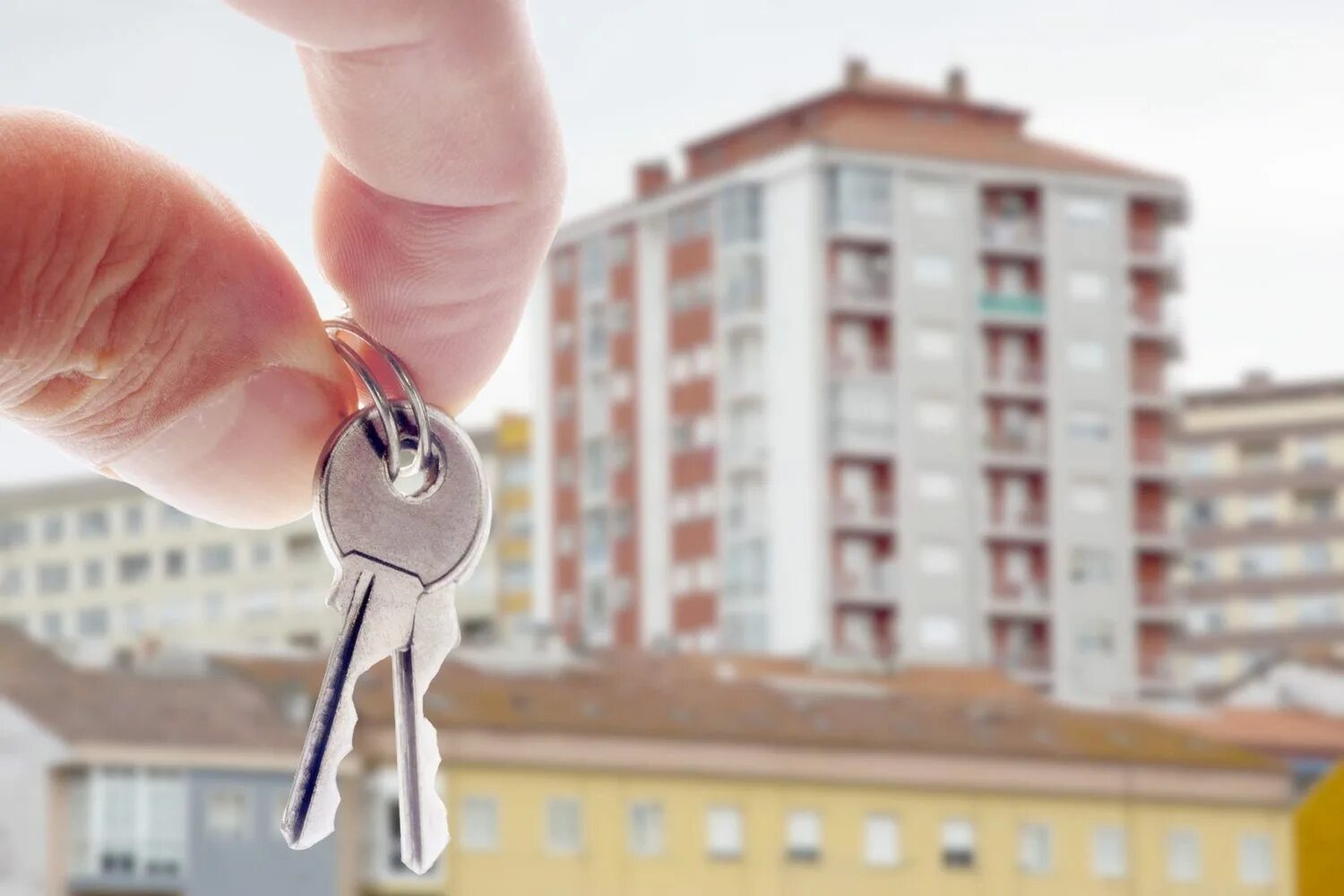 Продать недвижимость дарение. Ключи от новой квартиры. Квартира в ипотеку. Новостройка ключи. Собственное жилье.