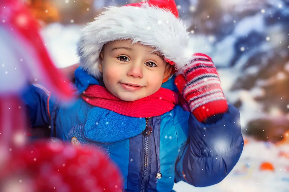 Зимний мальчик 3. Мальчик зимой. Фотосессия для 2 летнего мальчика зимой. Радость мальчиков зимой. Счастливый мальчик зимой.