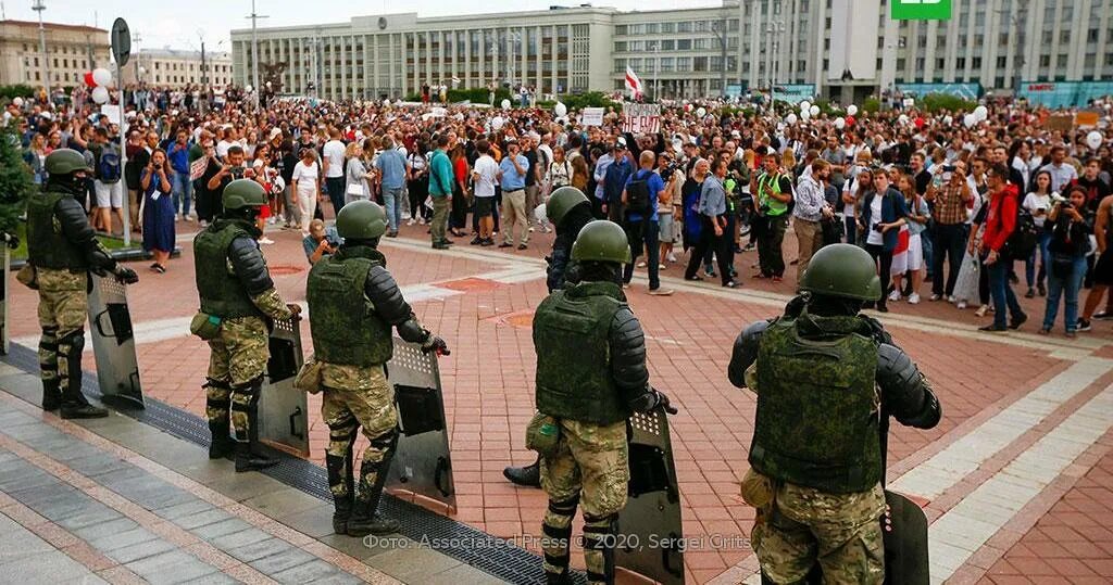 Митинг армия. Протесты в Белоруссии 2020 военные. Митинг в Минске 2020. Армия в Минске митинг.