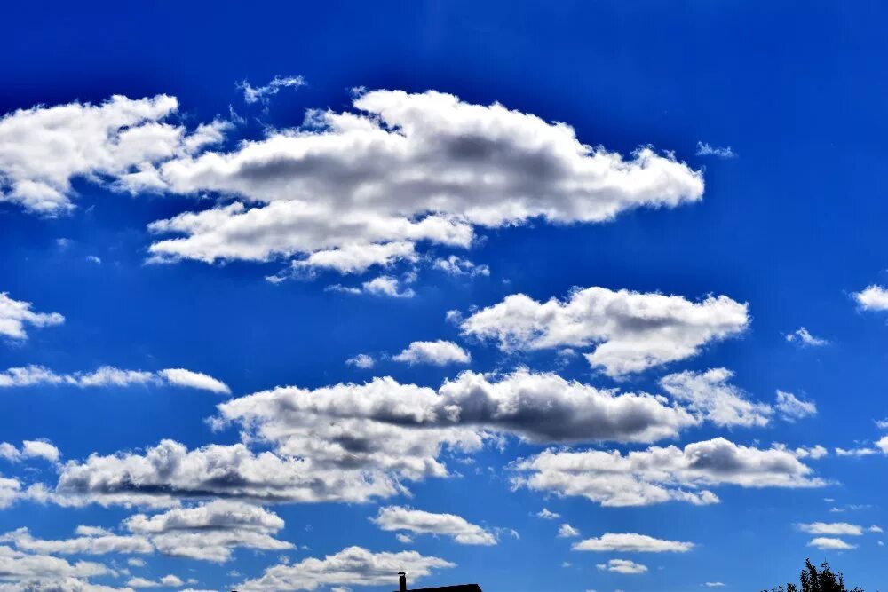 тяжелые облака.