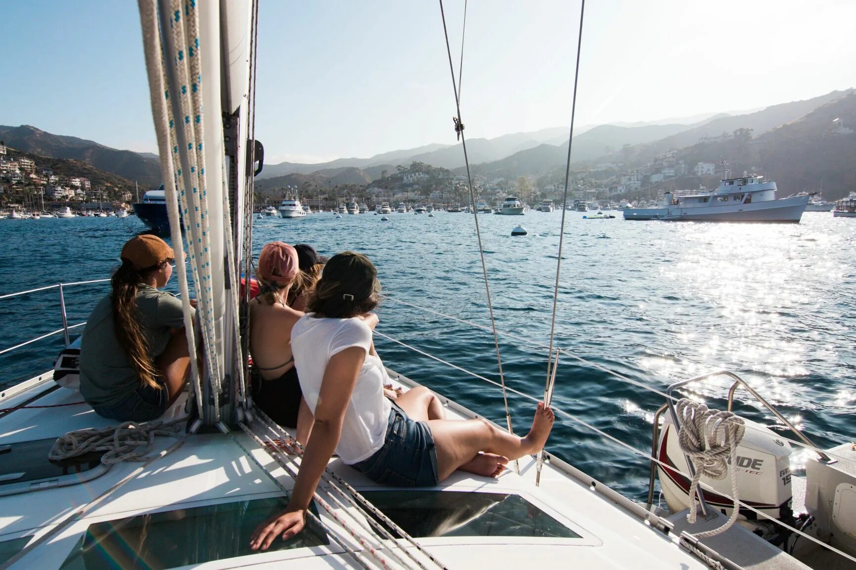 Sailing adventures. Прогулка на яхте. Экскурсия по яхте. Прогулка на парусной яхте. Прогулка на яхте по морю.