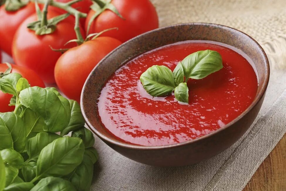 Кетчуп помидоры чеснок. Томатный суп с базиликом. Puree Tomato суп. Соус. Пюре из томатов.