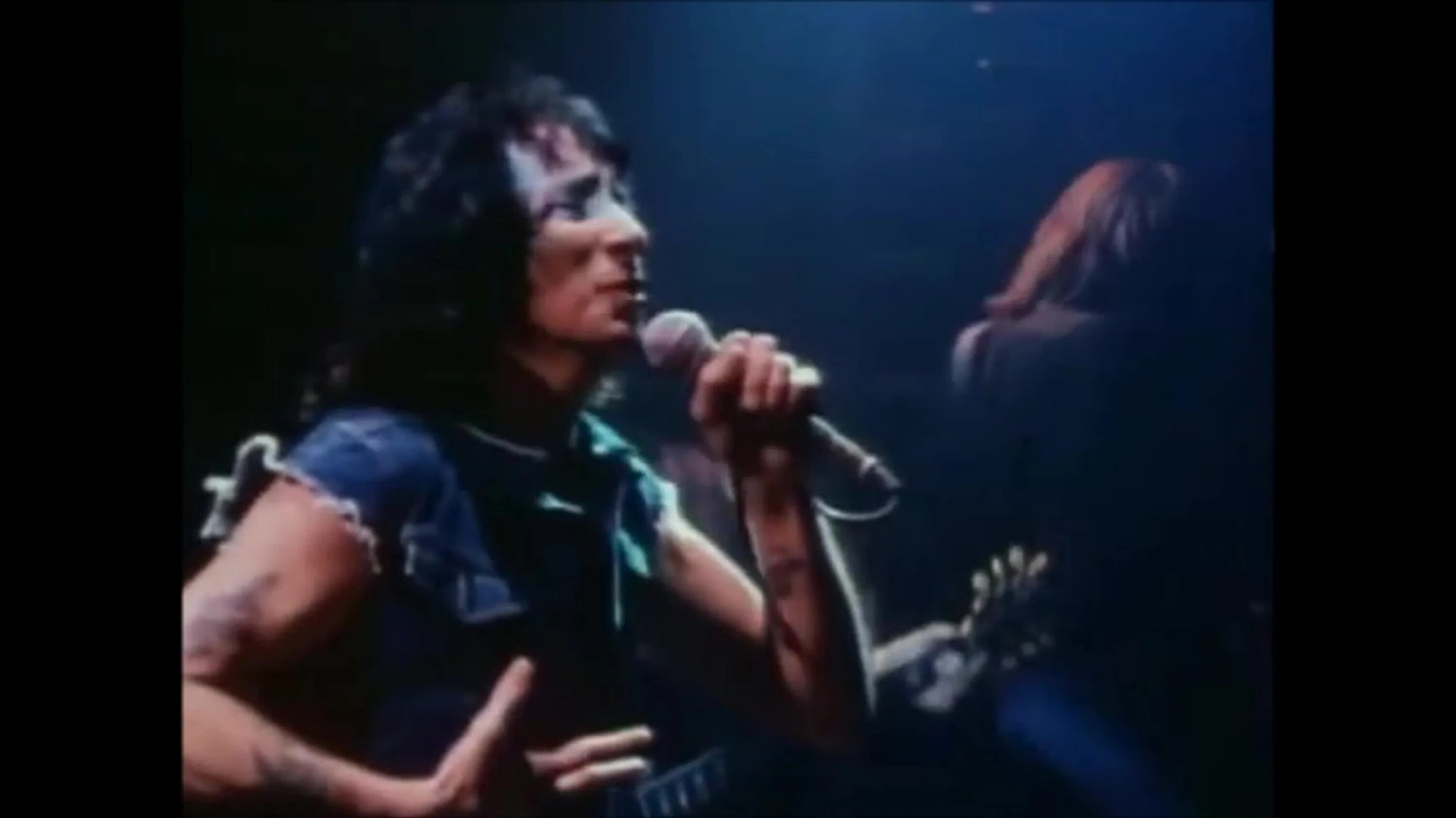 Ac dc touch too much. AC/DC -дорога в ад (1979). AC/DC - Let there be Rock 1980. AC-DC Touch too much танцы.