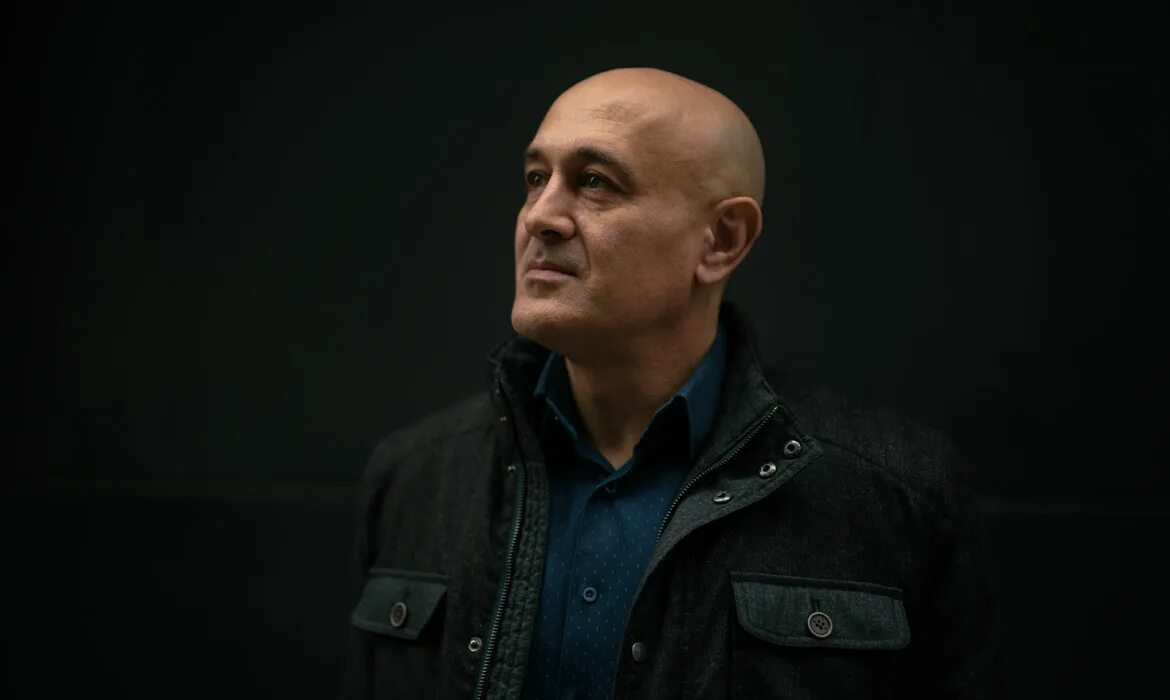 Chemda khalili. Квант. Джим аль-халили. Джим халили. Presented ин jim al khalili.