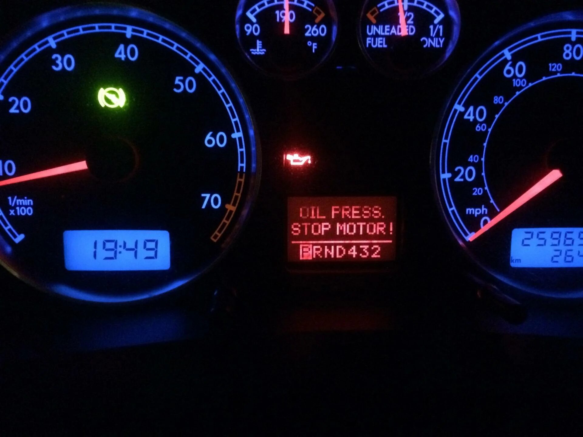 6 лампа давления масла. Давление масла на приборной панели. Индикатор давления масла в панели приборов ваз. Пежо 308 индикатор уровня масла. Индикатор масленки на панели приборов.