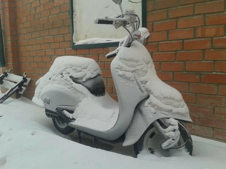 Зимний скутер. Скутер для зимы. Скутер зимой. Снежный скутер. Скутер после зимы