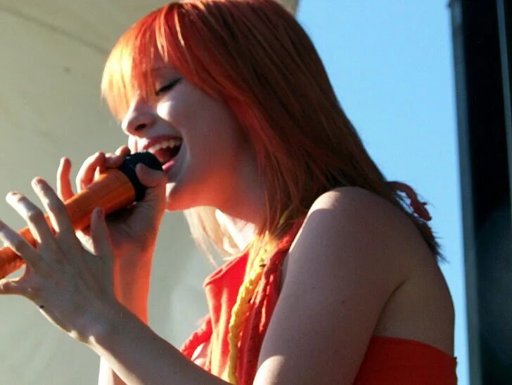 Paramore хейли уильямс. Песни группы рыжая. Red fox группа. Песни группы рыжая. Песни группы рыжая.
