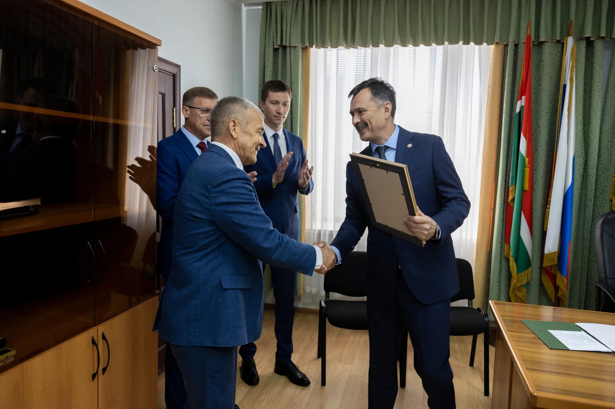 Гафаров исполком. Гафаров исполком казань. гареев рустем казань. руководители казани. хасанович глава исполкома.