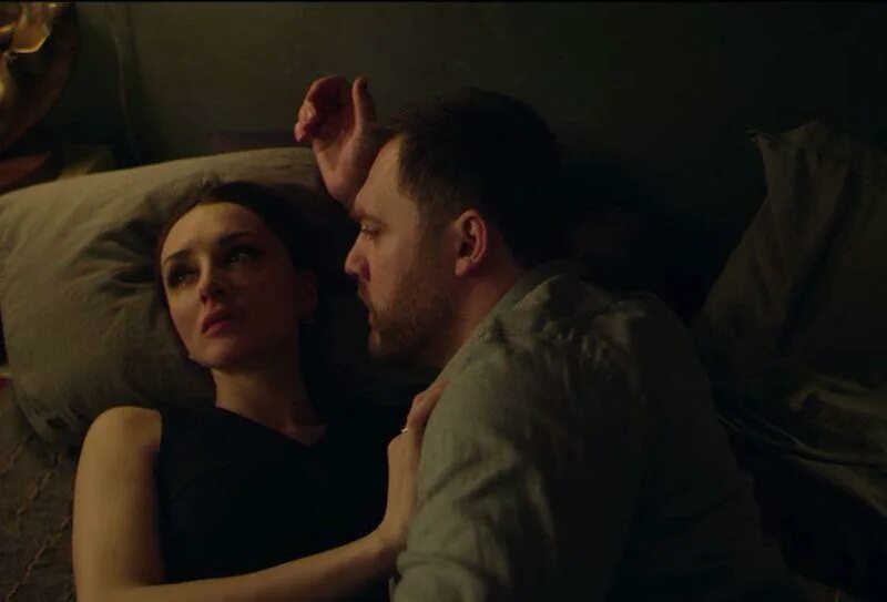 Третий в постели дата выхода. Денис шведов сериал в постели. ольга аксенова и денис шведов. в постели сериал 2018. ольга кавалай-аксёнова и денис шведов.