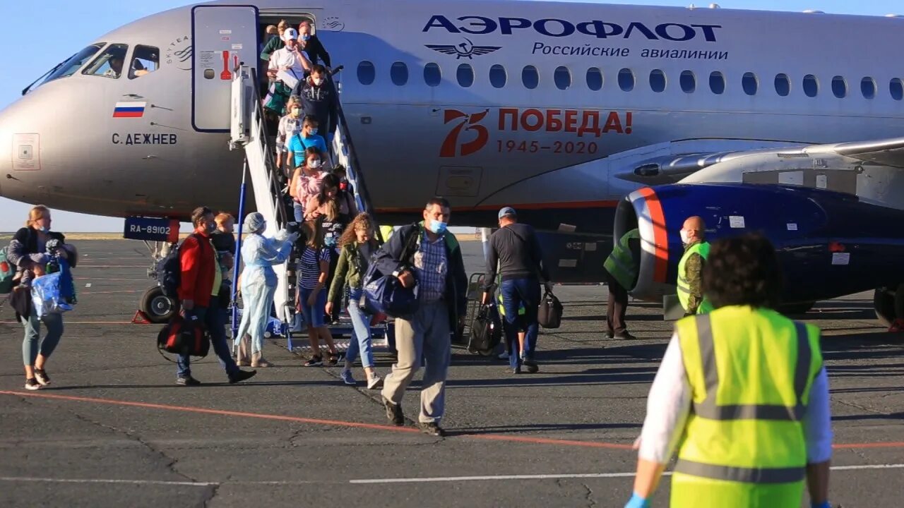 много самолетов в небе. аэропорт орск самолёты. какие самолеты прилетают. какие самолеты прилетают. капо горбунова казань аэродром.