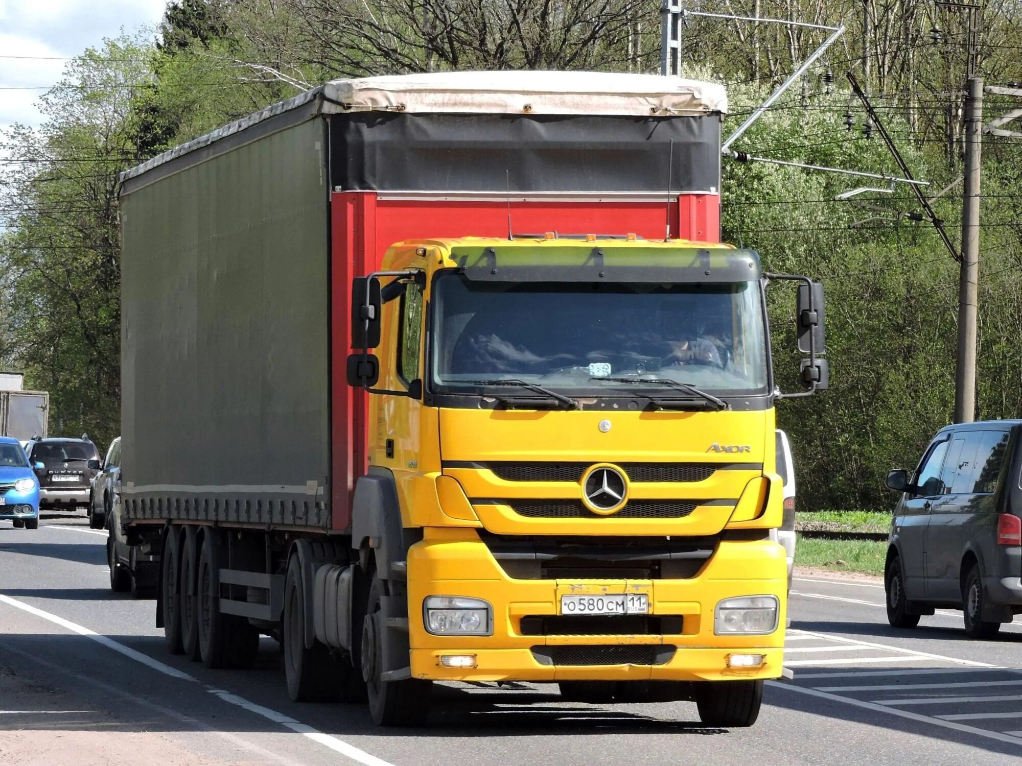 Мерседес Аксор желтый. Мерседес Аксор 2003 оранжевый. Mercedes Axor 2640. Мерседес Аксор оранжевый.