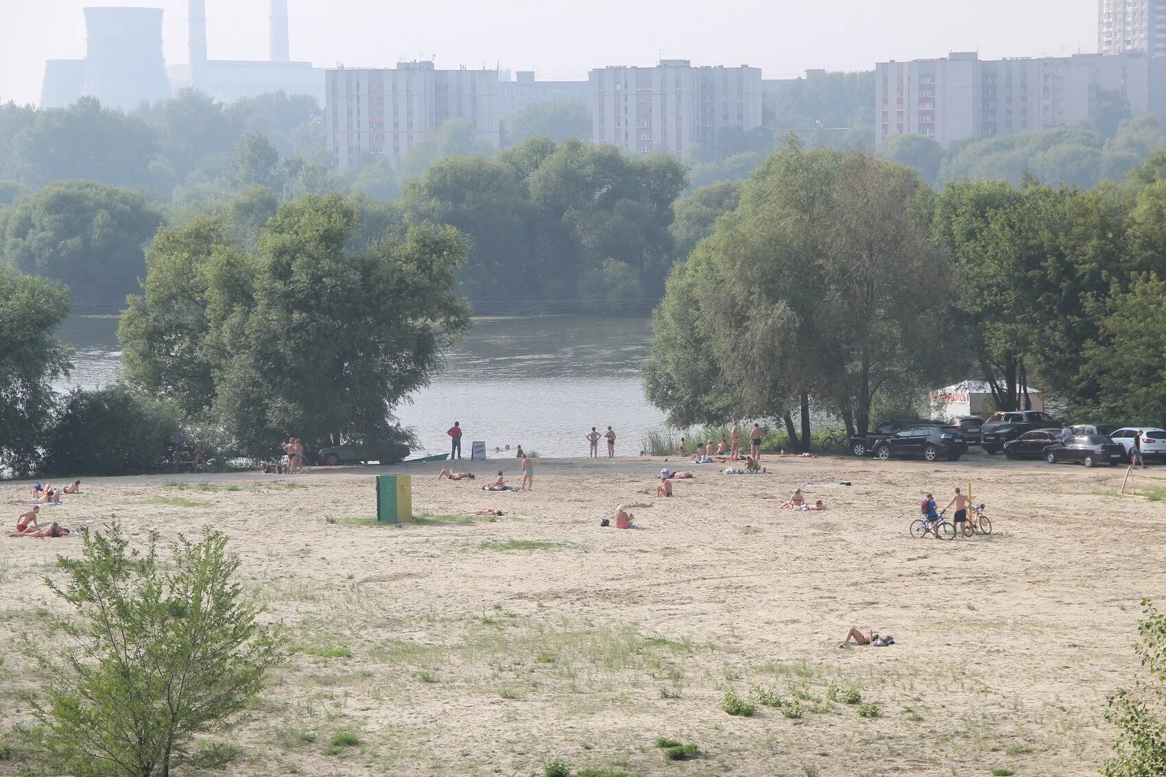 Пляж на свияге ульяновск. Набережная реки свияги. Ульяновск городской пляж свияги. Пляж свияга аквамолл. Набережная реки свияги ульяновск.