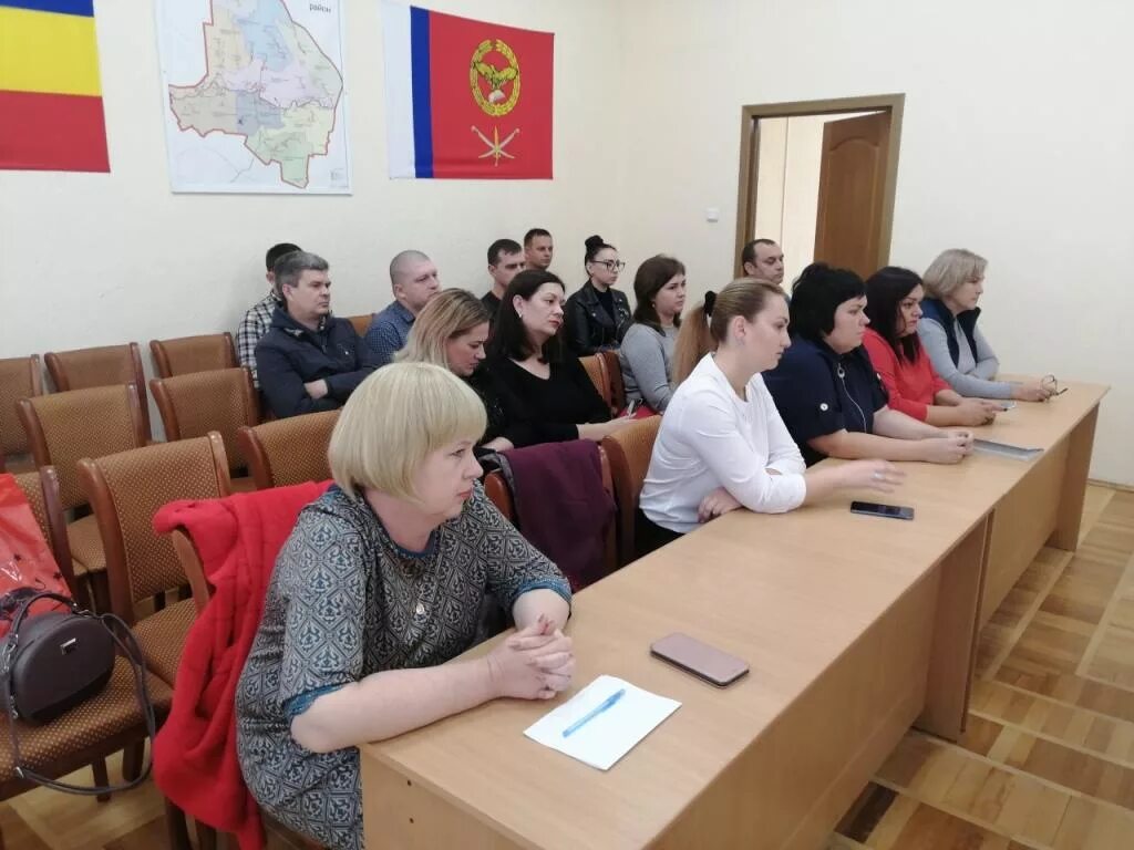 Председателю территориальной избирательной. Избирательная комиссия шолоховского района. территориальная избирательная комиссия ростовской области. председатель избирательной комиссии в морозовском районе. избирательная комиссия шолоховского района фото.