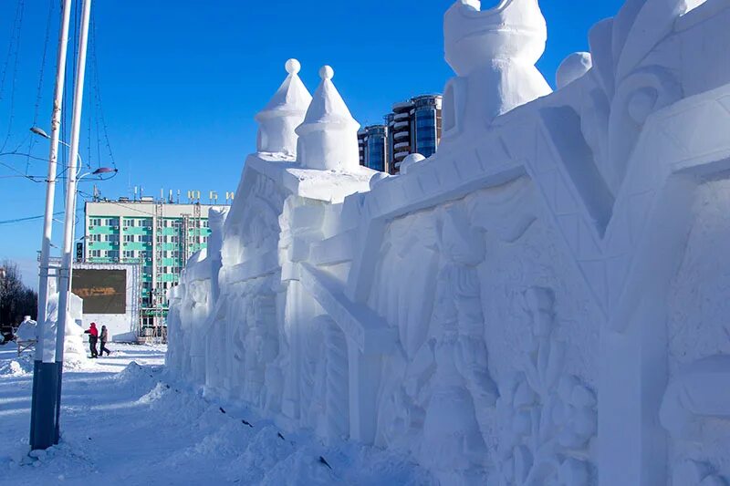 Снежный городок. Покачи снежный городок 2000. Городок из снега. Название снежного городка. Зимний детский городок.