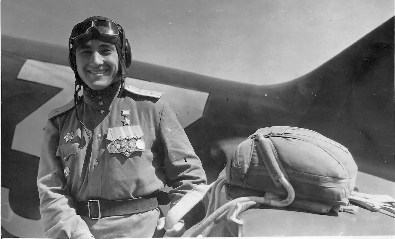 Мурашов алексей андрианович герой советского союза. Александр николаевич ефимов лётчик-ас. Летчицы герои советского союза. Иван кожедуб. Лаптев георгий дмитриевич.