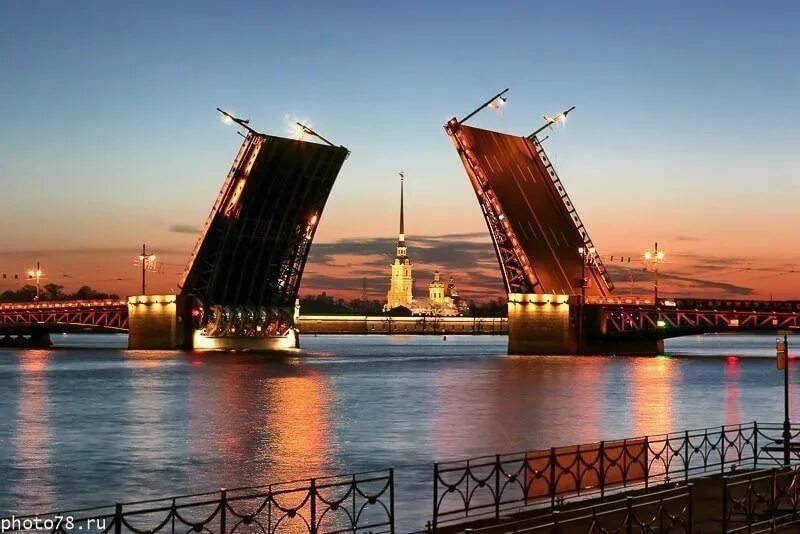Санкт петербург какой город раньше был. Разводной мост в Санкт-Петербурге. Дворцовый мост в Санкт-Петербурге. Разведённые мосты Санкт-Петербурга. Разводящие мосты Питер.